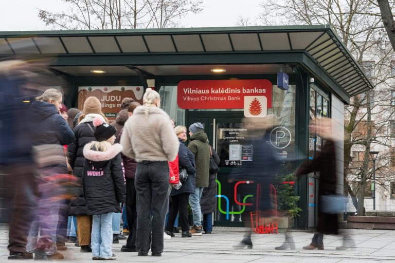 Vilnius į istoriją įrašė naują Kalėdų tradiciją? Pirmą kartą pristatyta šventinė valiuta – kankorėžiai