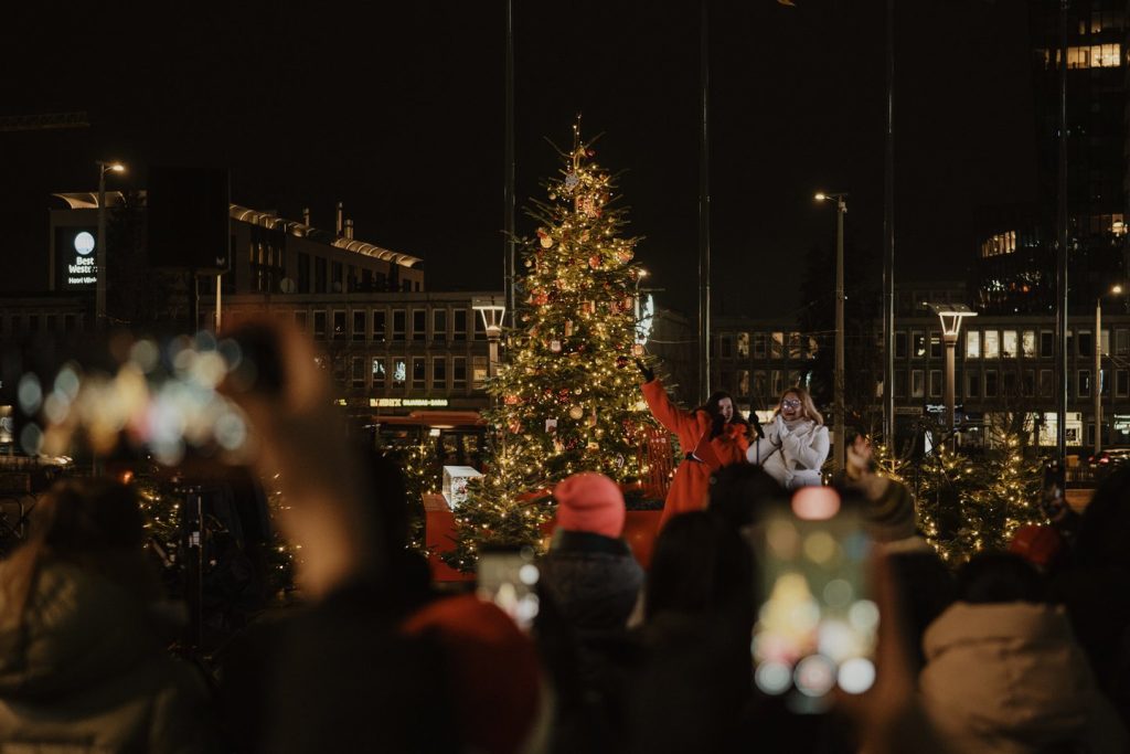 Tarptautinis kalėdinių eglučių miškas Vilniuje: net 144 pasaulio šalys susitiks magiškame Sirvydo skvere